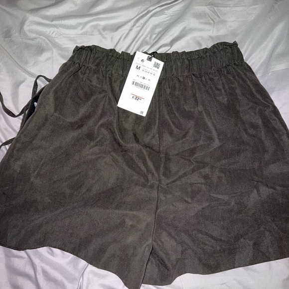 Camo green shorts - Picture 2 of 2